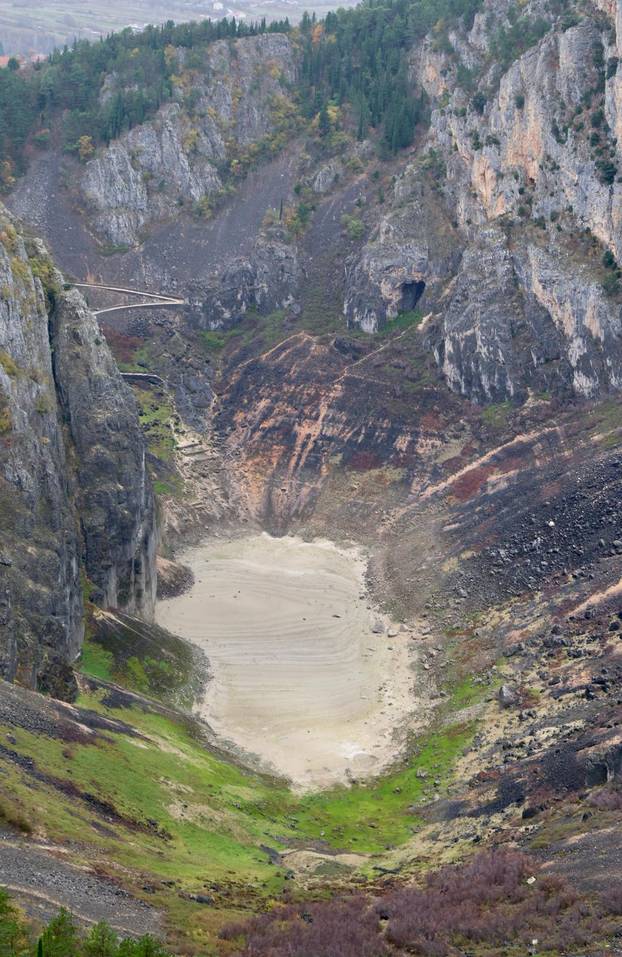 Imotski: Presušilo je  Modro jezero