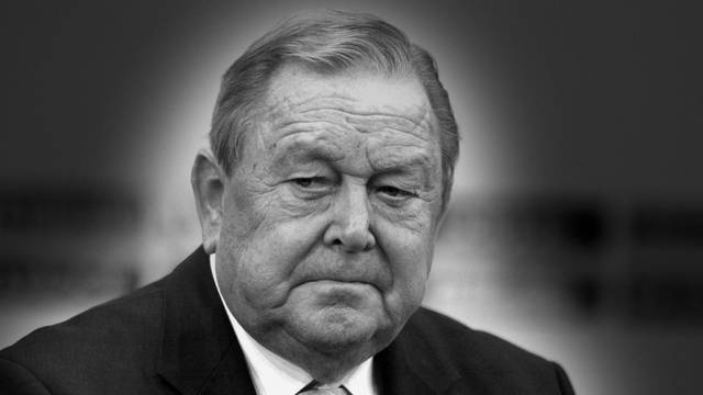 Ex-UEFA President Lennart JOHANSSON died at the age of 89.