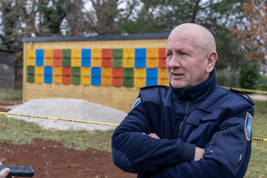 Umag: Ilegalni apartman zamaskirali u košnicu i postavili natpis "Čuvaj se pčela"