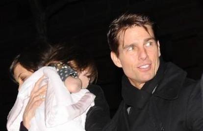 Tom Cruise malenu Suri pretvorio u Pepeljugu?!