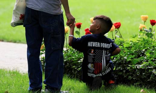FOTO Sje&cacute;anje na 9/11: Po prvi puta je zvono za minutu &scaron;utnje zvonilo sedam puta. Evo i za&scaron;to