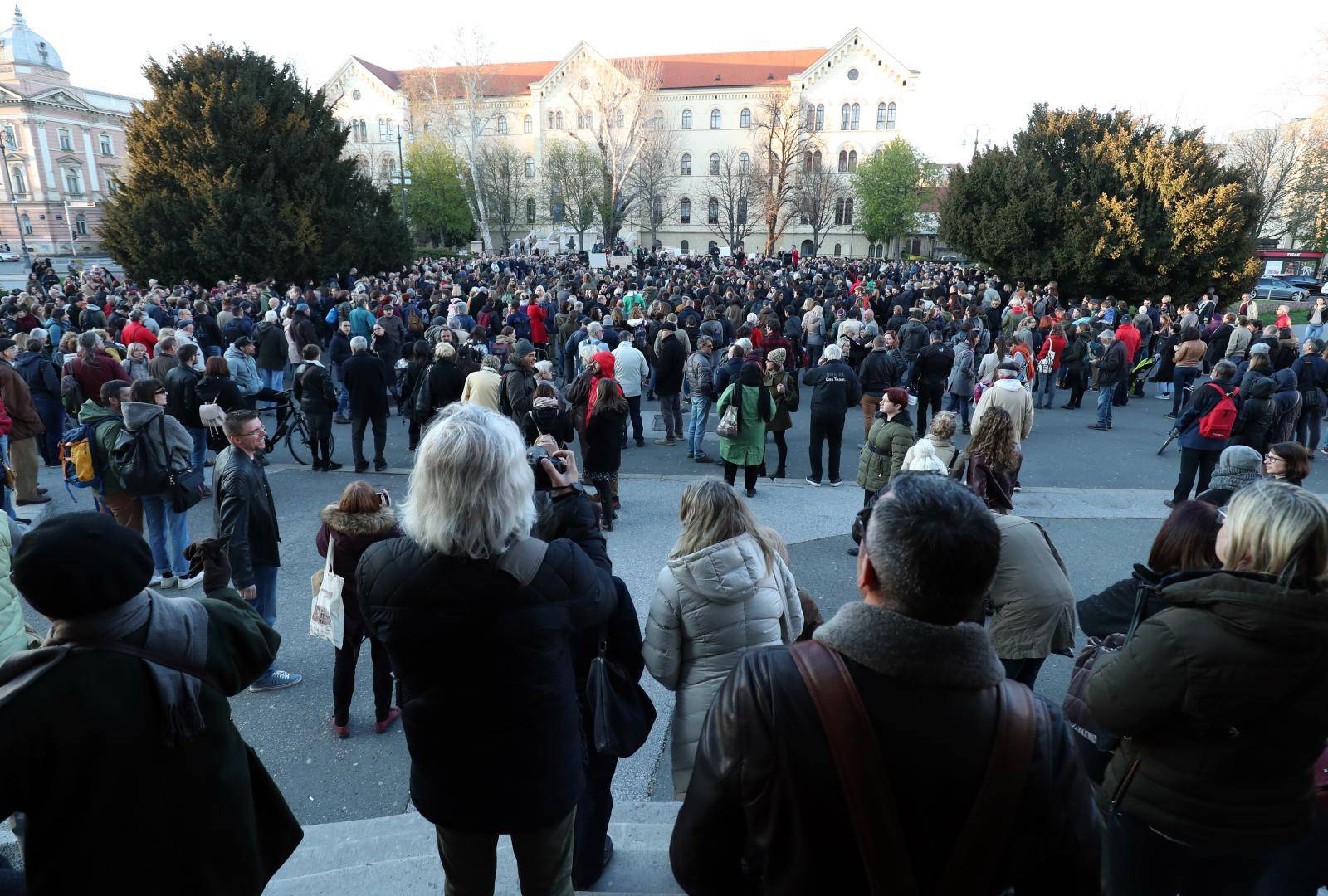 Zagreb: Organiziran prosvjed protiv dodjele poÄasnog doktorata Milanu BandiÄu