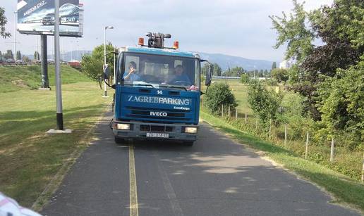 Paukom vozili po pješačkoj stazi da bi si skratili put