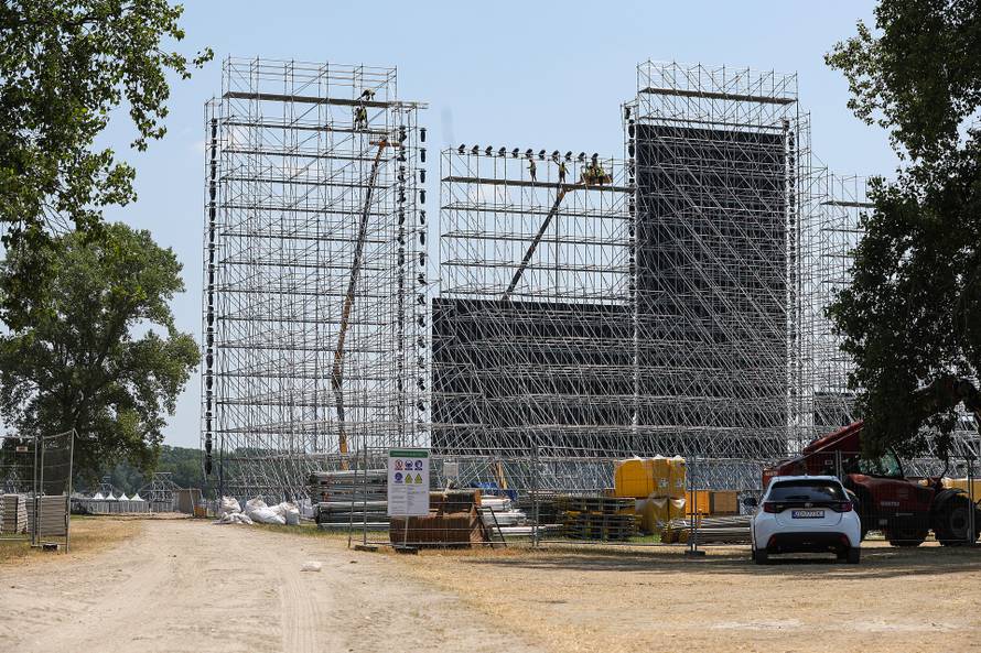 Zagreb: Radovi na izgradnji pozornice za koncert Marka Perkovića Thompsona