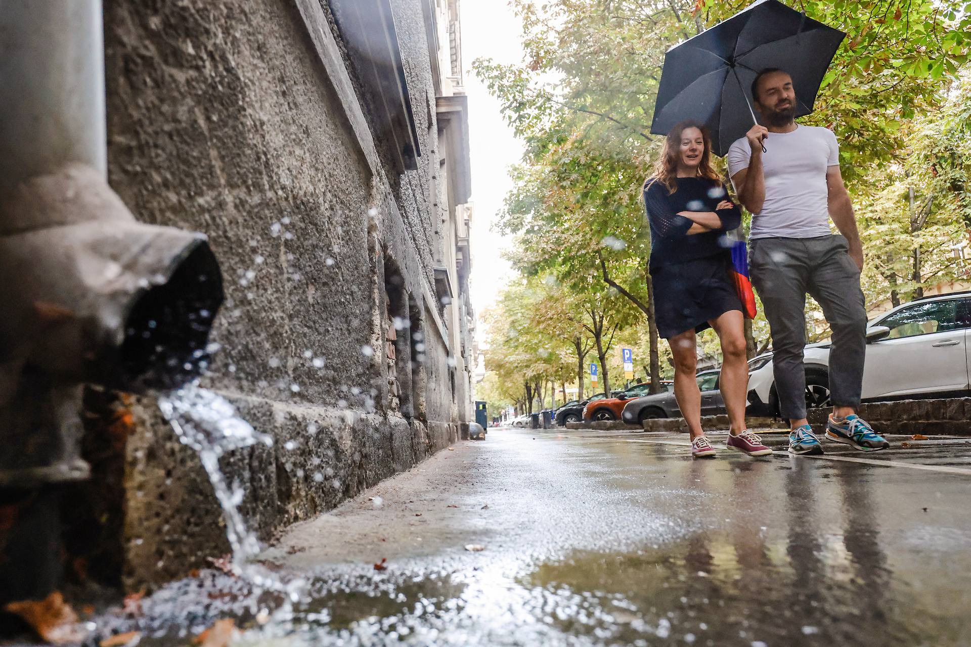 Najavljeni pljusak uz grmljavinu osvježio zagrebačke ulice 