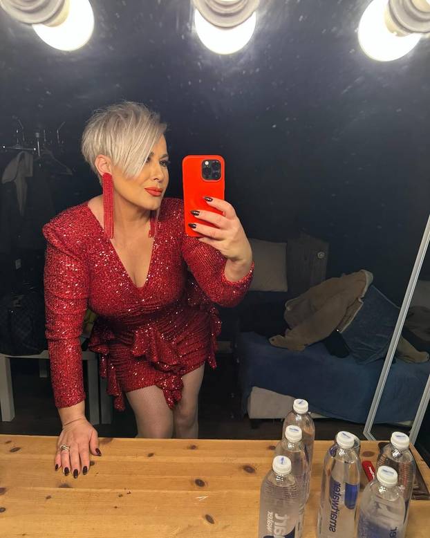 Seksi blagdanske kombinacije slavnih dama: Maja Šuput kao Mrazica, a Kim u crvenoj koži