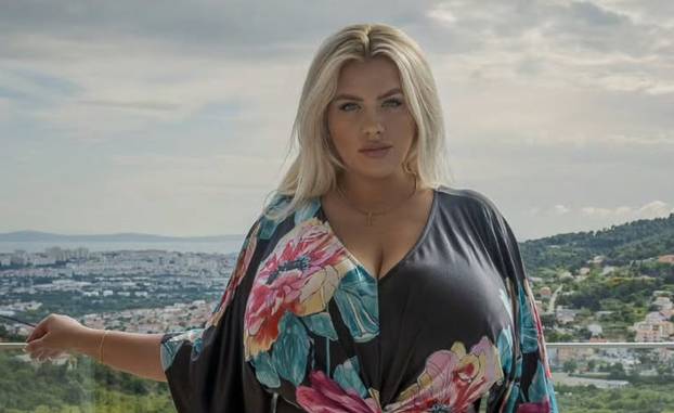 FOTO Grudi joj rastu iz dana u dan: 'Više im ne znam veličinu, nosim grudnjake po mjeri'