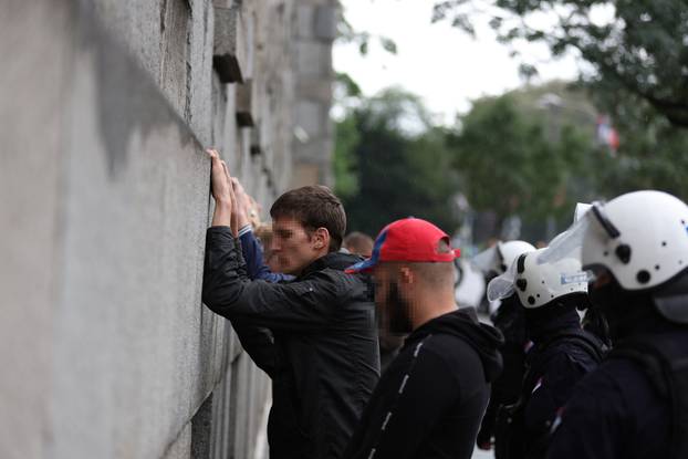 Beograd: Policija je blokirala protivnike Europrajda 