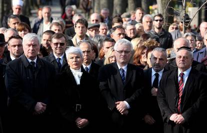 Kosor i Josipović poklonili su se žrtvama holokausta