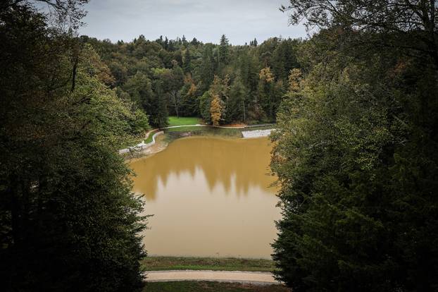 Velike količine oborina počele su puniti Trakošćansko jezero