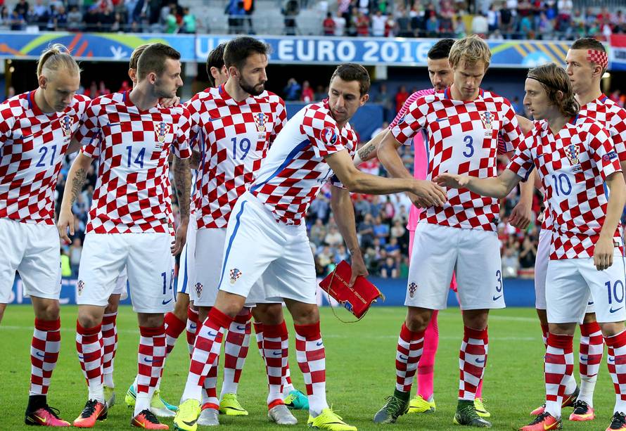 EU želi mijenjati grb na dresu hrvatske nogometne repke?!