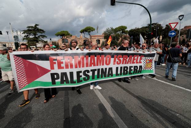 USB union holds nationwide strike, "Let's Block Everything," in solidarity with Gaza, in Rome