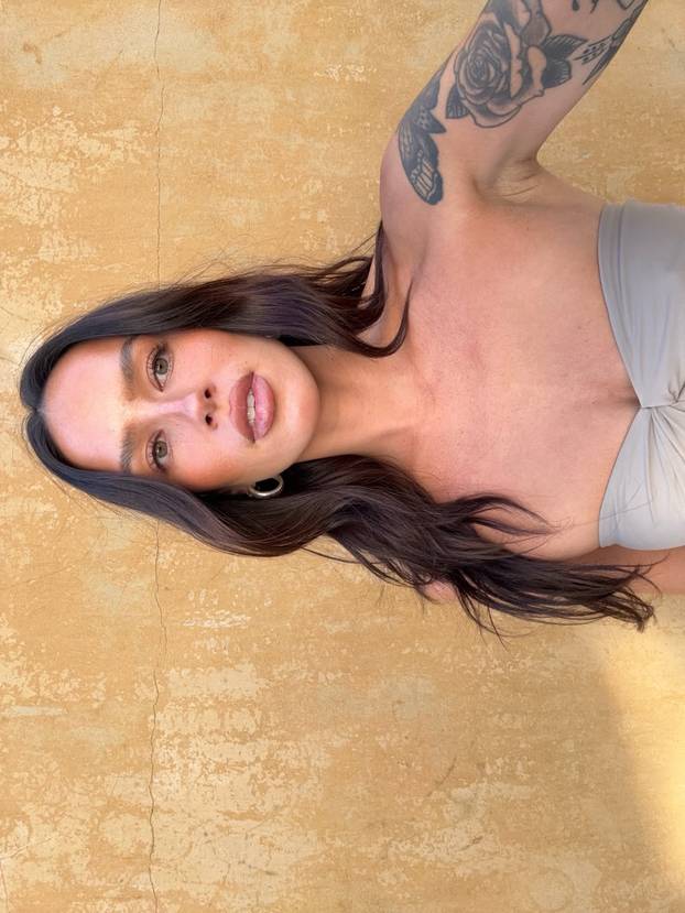 FOTO Sve nosi bez grudnjaka! Australka Eliza je cijela prirodna, kaže da voli slobodu