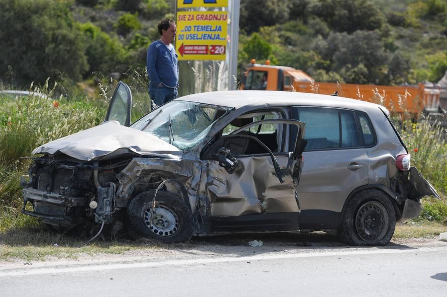 Šibenik: U prometnoj nesreći sudjelovalo nekoliko vozila i hitna pomoć