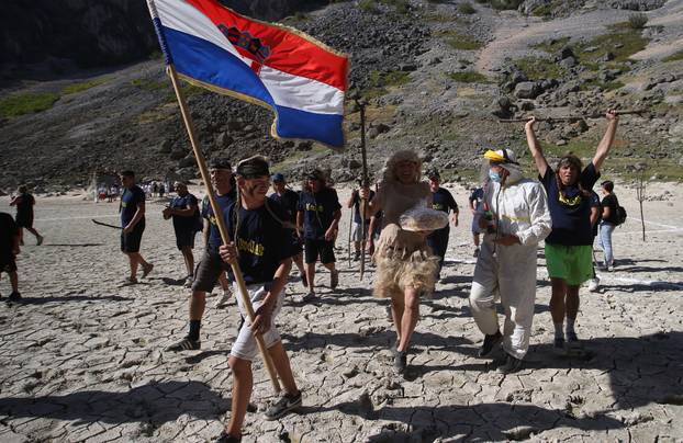 ARHIVA: Utakmica na dnu isušenog Modrog jezera koje danas doseže rekordan vodostaj
