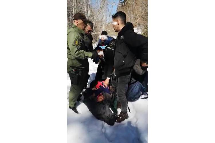 Policajci s Plješivice spasili 15 migranata: Među njima i dijete