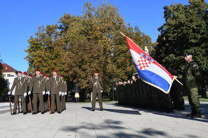 FOTO U Mimohodu pobjednika u Bjelovaru povorka s više stotina sudionika, evo tko je sve došao