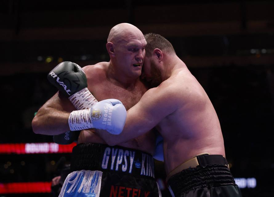 Tyson Fury v Arslanbek Makhmudov