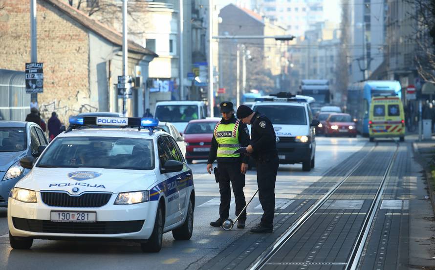 Užasan prizor: Autom udario ženu na pješačkom prijelazu