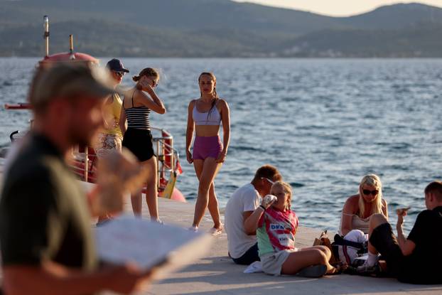 Zadar: Turisti uživaju u šetnji gradom