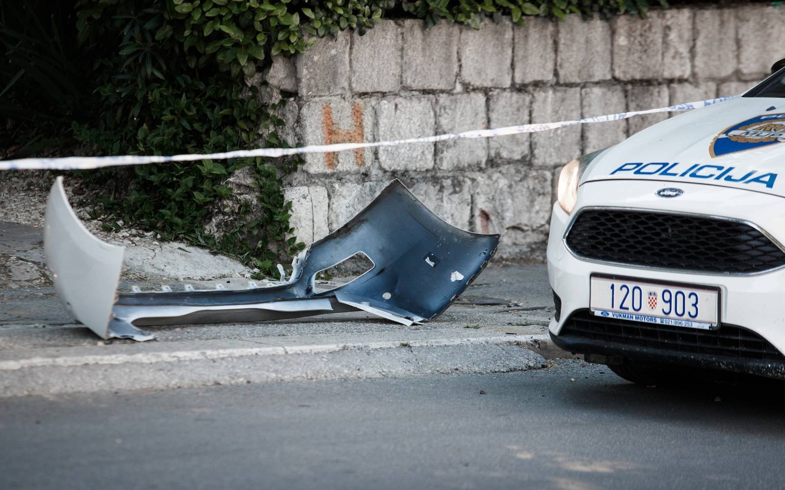 U Splitu u eksploziji oštećen automobil