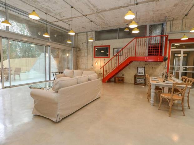 FOTO Od vojarne do top destinacije: Pogledajte kako je ratni bunker postao dom za odmor