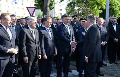 FOTO Građani zapljeskali na potez Milanovića i Plenkovića: 'Normalno smo se rukovali...'