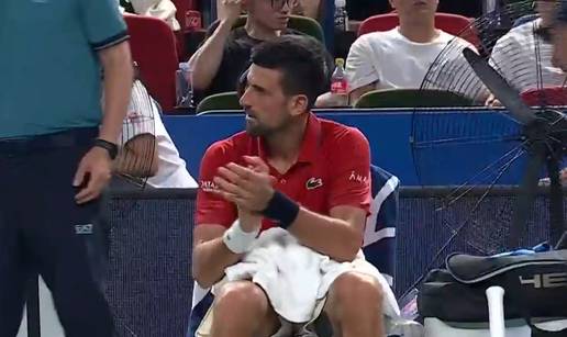 VIDEO Nervozni Đoković jurio je u poraz, a onda je zapljeskao svom timu i vikao dvije riječi