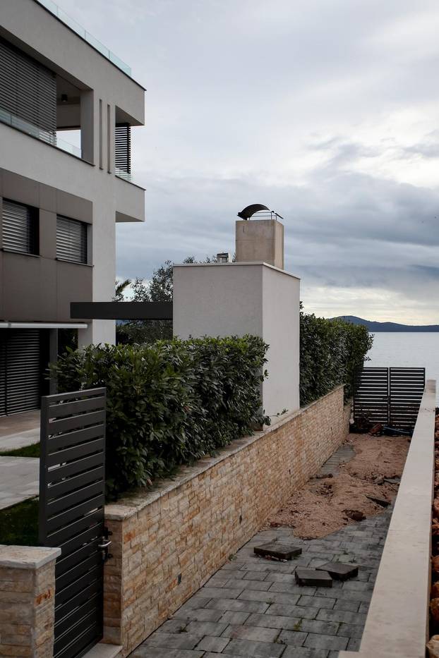 Kozino: Oštećen prilazni put koji vodi do luksuznih vila u vlasništvu Luke Modrića 