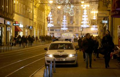 Barikade, psi napadači...: Kako policija čuva Advent u Zagrebu