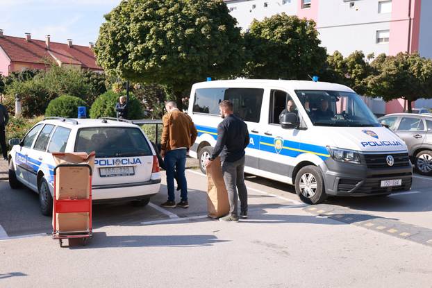 Policija i USKOK tijekom pretresa kuće Josipa Šarića, gradonačelnika Otoka