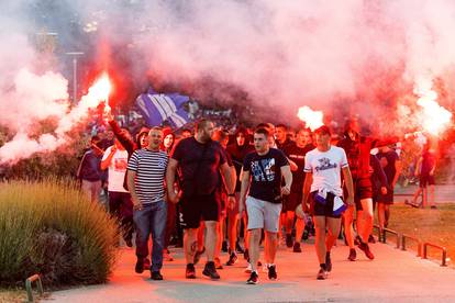 Zadar: Navijači KK Zadra pozdravljaju igrače koji su svladali KK Split