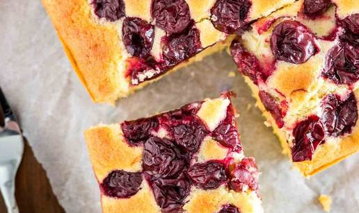 Ukusan ljetni kolač s višnjama