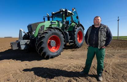 Slavonac kupio najskupljeg: 'Ma kakvi auti, moj traktor od 2,6 milijuna kuna sve radi sam'