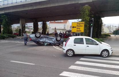 Split: Chevroletom projurila kroz crveno i završila na krovu