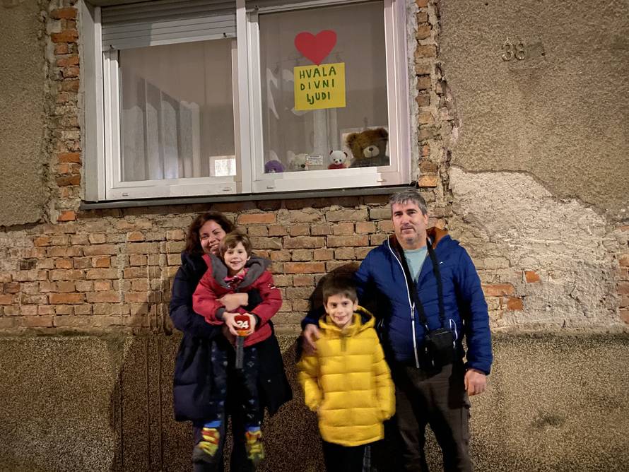 Medvjedići i dječje 'Hvala' ljudima koji spašavaju Petrinju