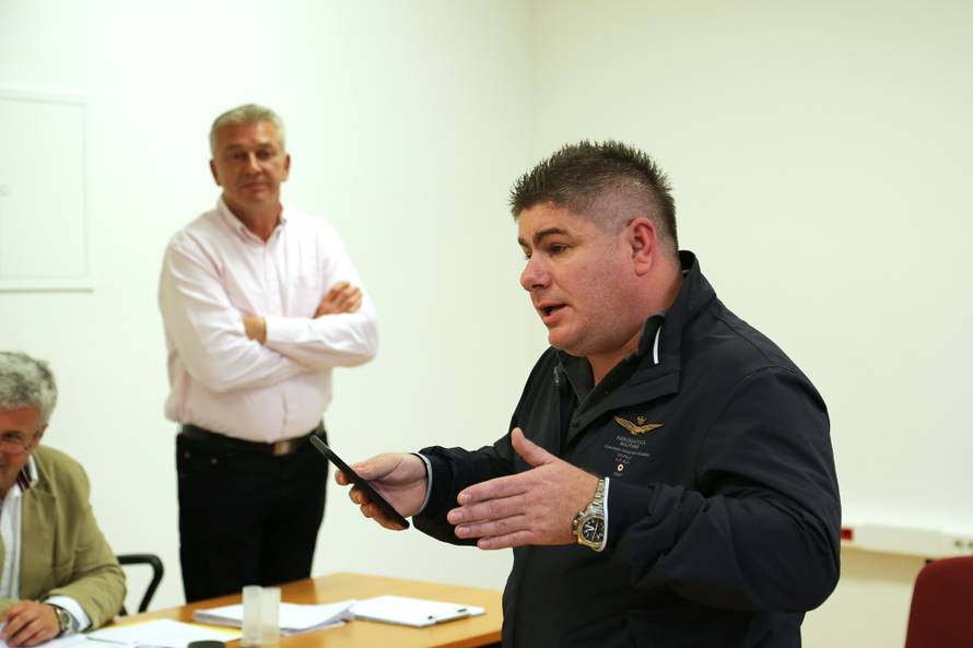 Portal NewsBar mora Bujancu platiti 12.000 kuna zbog satire