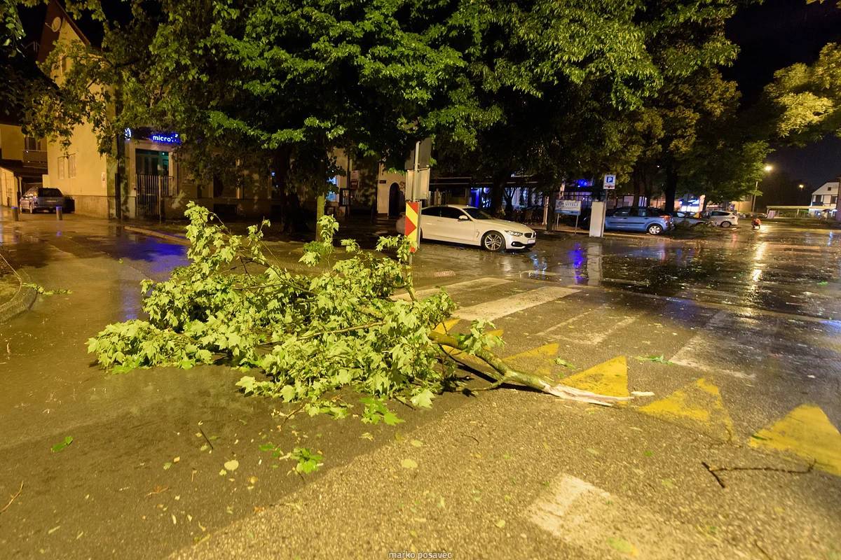 FOTO Kaos u Koprivnici: Snažna oluja poharala grad, poplavili podvožnjaci, vjetar rušio stabla