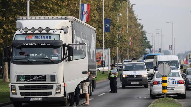 Zagreb: Dvije prometne nezgode na Aveniji VeÄeslava Holjevca izazvale prometni zastoj