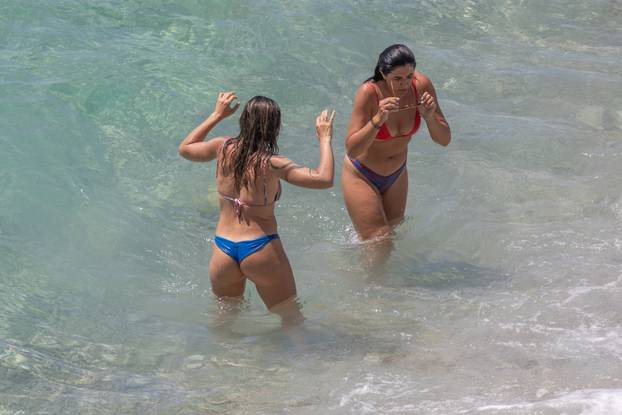 Pravo ljeto na plaži Banje u Dubrovniku