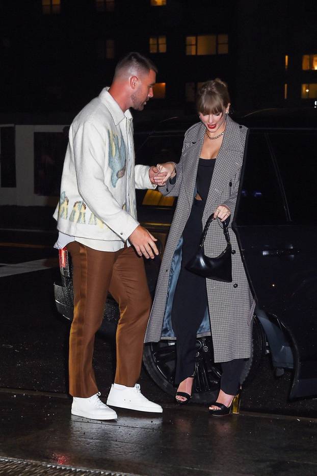 *PREMIUM-EXCLUSIVE* Hot new couple Travis Kelce and Taylor Swift step out for dinner at Nobu in NYC!