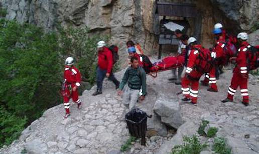 Talijanska alpinistica pala 15 metara s Anića kuka