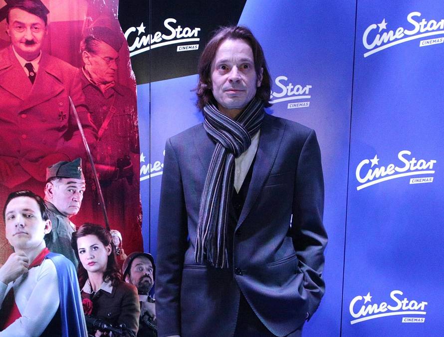 U 2023. godini napustili su nas brojni velikani: Stavros je imao rak, a Matthew Perry se utopio