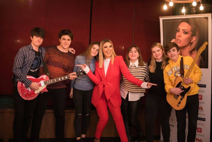 Lea Mijatović sinoć je ponosno predstavila prvi solo album