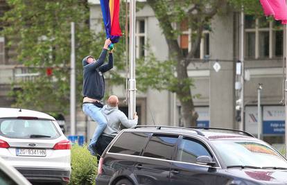 Nepoznati muškarci pokušali skinuti zastavu duginih boja