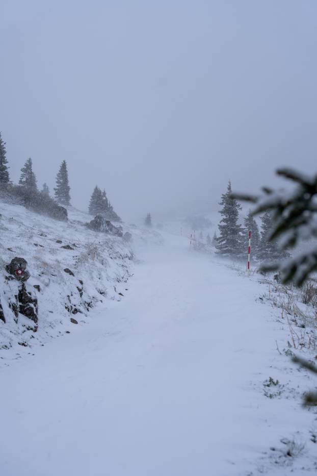 Zavižan: Snijeg pao u Nacionalnom parku Sjeverni Velebit