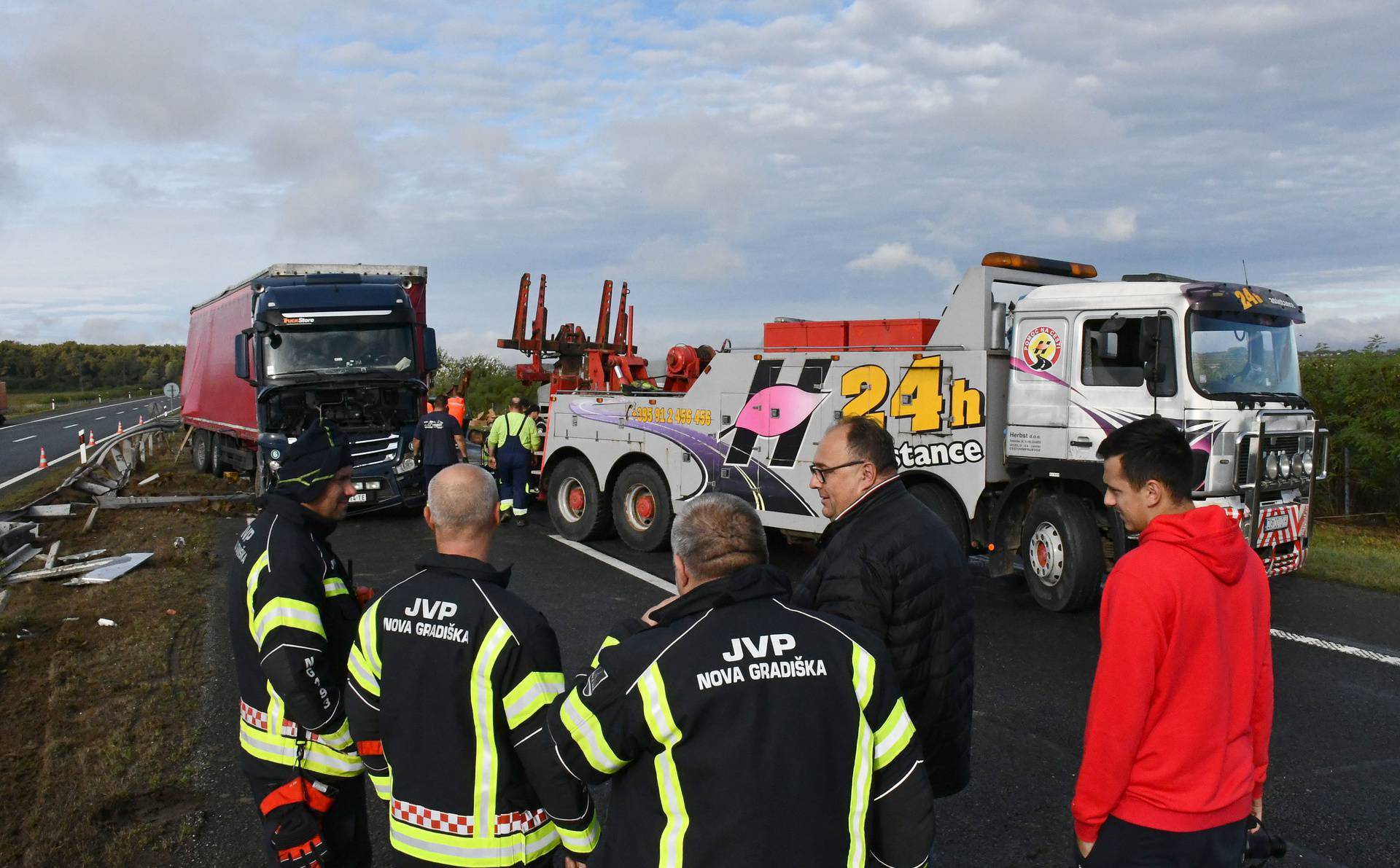 Policija objavila detalje užasa na A3. Neslužbeno doznajemo da je vozač migranata u bijegu!