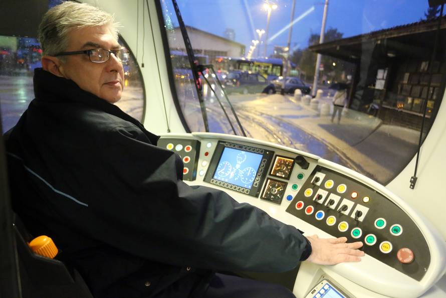 Nije se bojao: Kolegu i putnike spasio od nasilnika u tramvaju