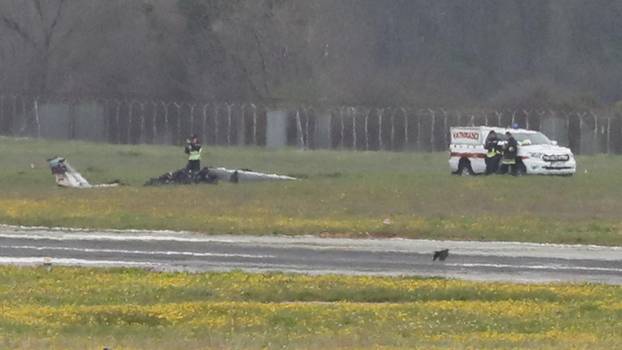 U Puli pao mali avion, dvoje ljudi poginulo