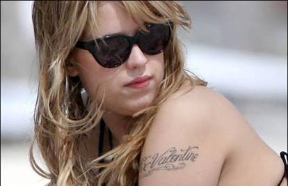 Peaches Geldof u toplesu  otkrila dvadeset tetovaža